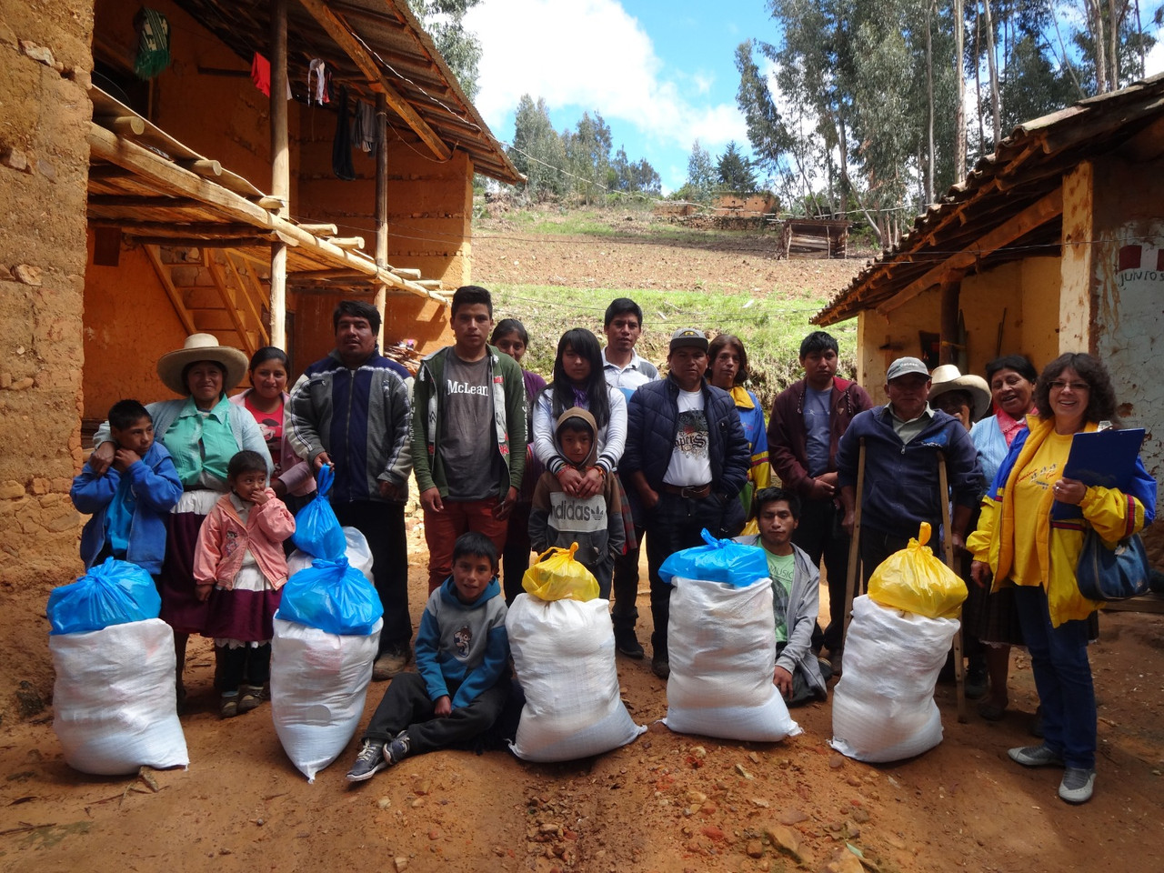 Visita navideña de Camina Conmigo junto a familias de la zona rural de Cajamarca